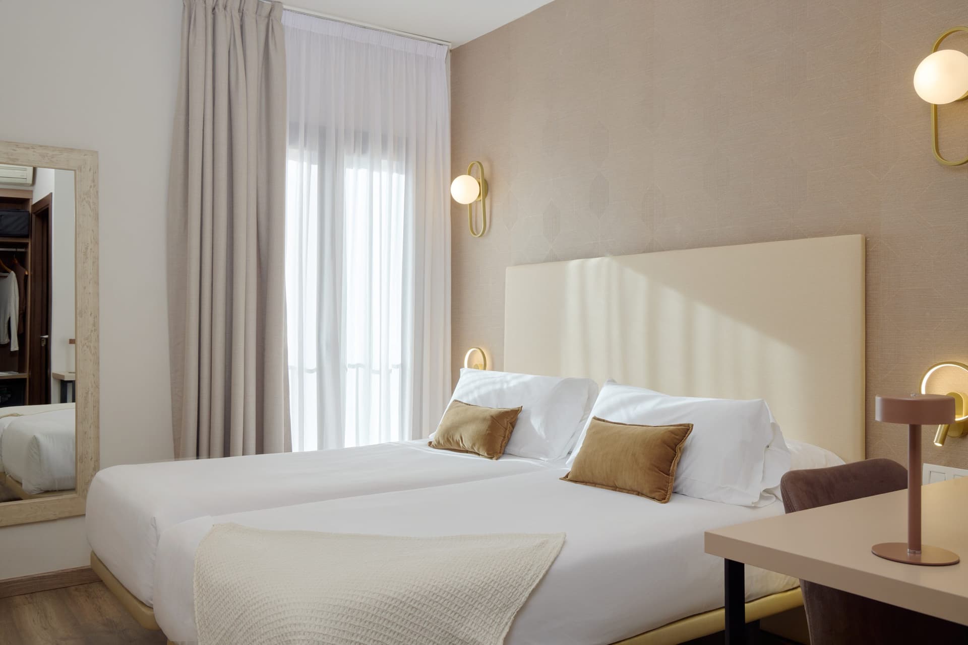 Hostal Cèntric - Hotels & Lodging in Barcelona