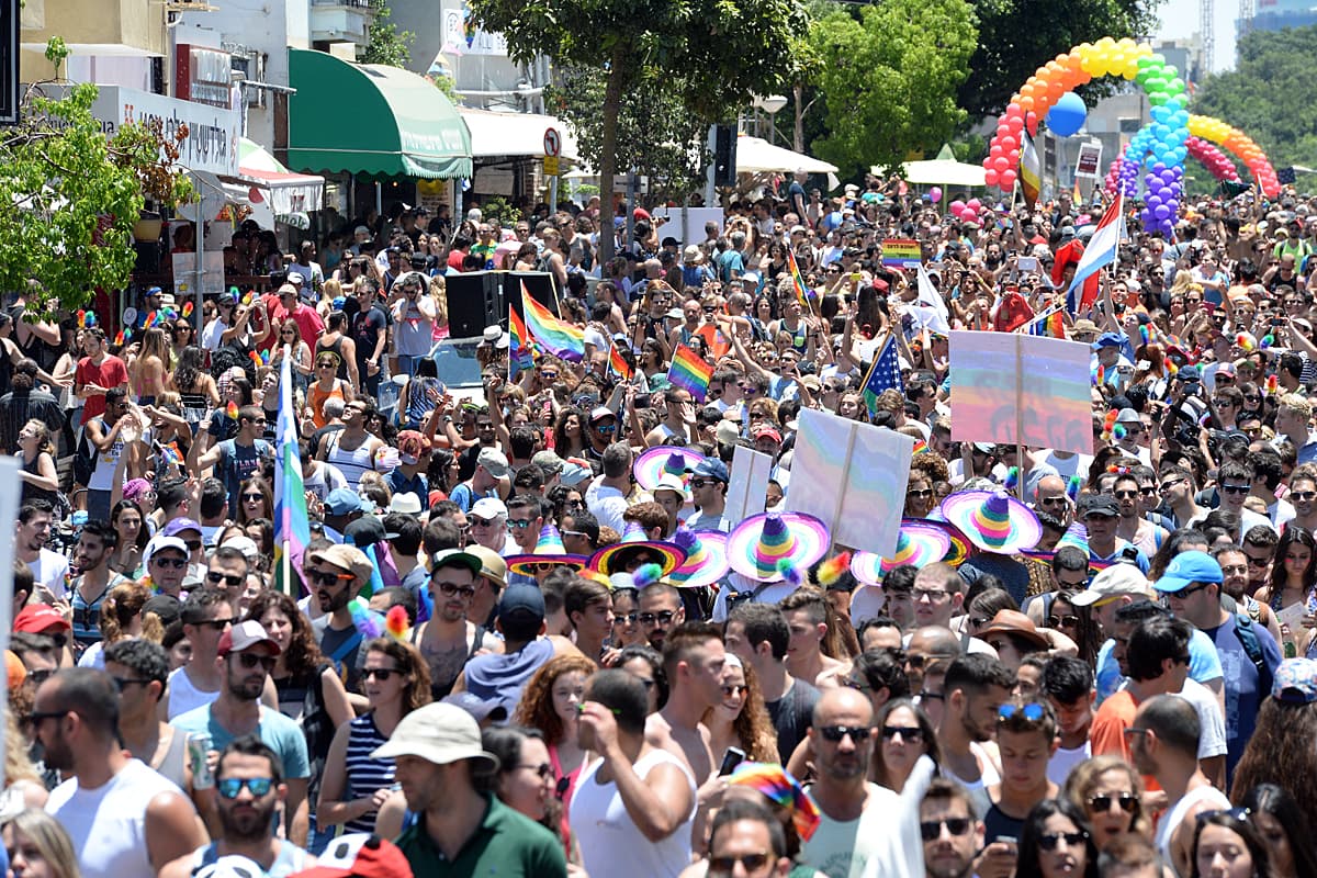 Amsterdam Welcomes Record Numbers Of Lgbtq+ Tourists This Summer Season